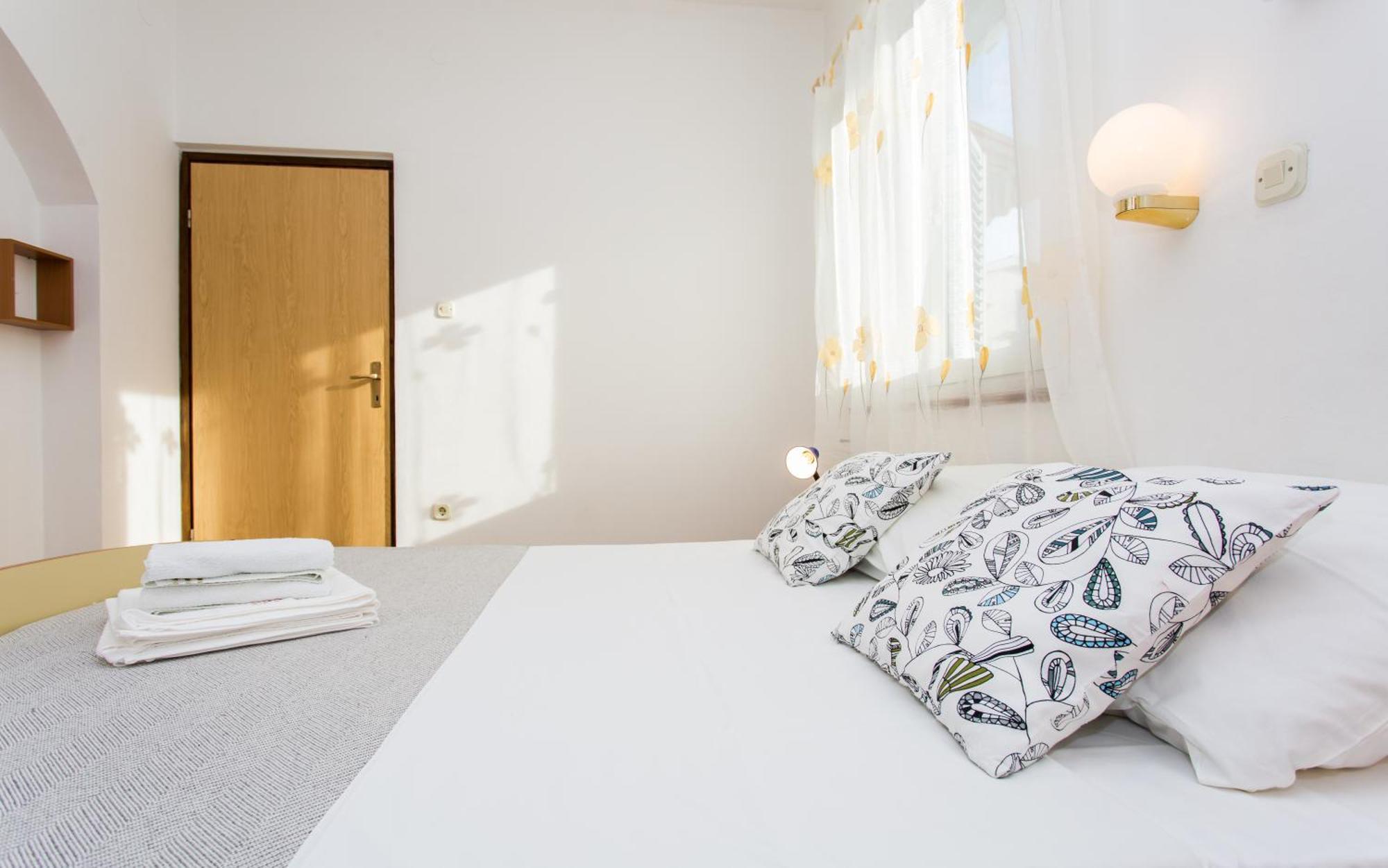 Apartments Luka 3 Baska  Bagian luar foto