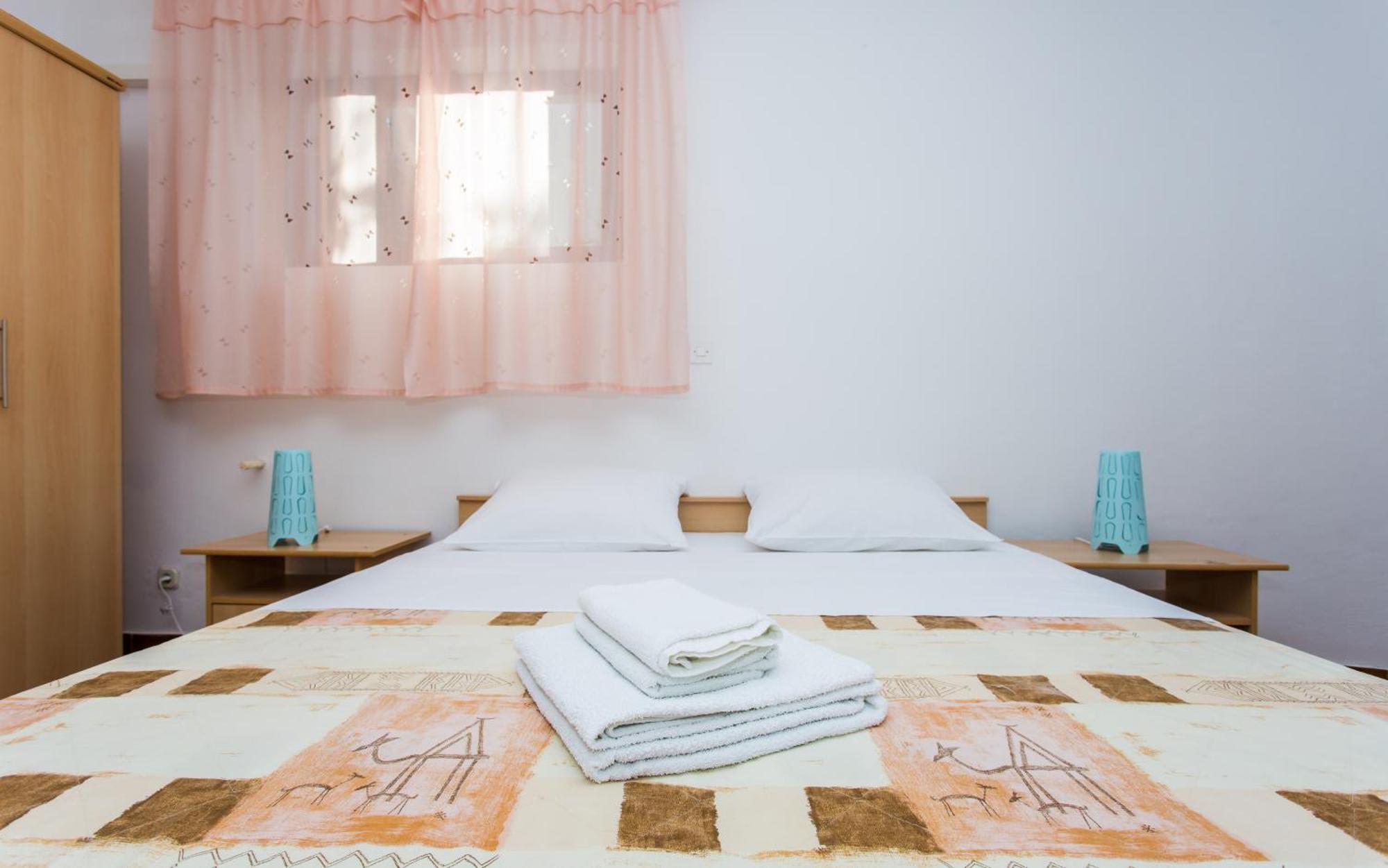 Apartments Luka 3 Baska  Bagian luar foto