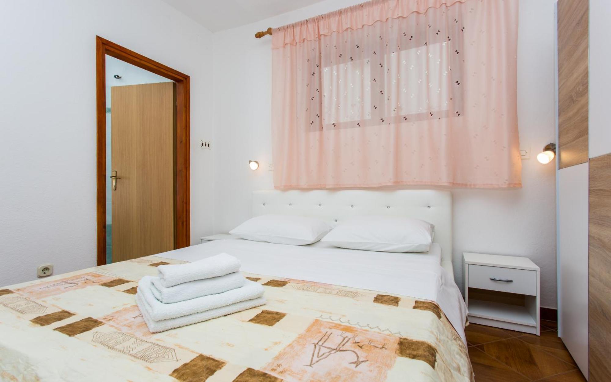 Apartments Luka 3 Baska  Bagian luar foto