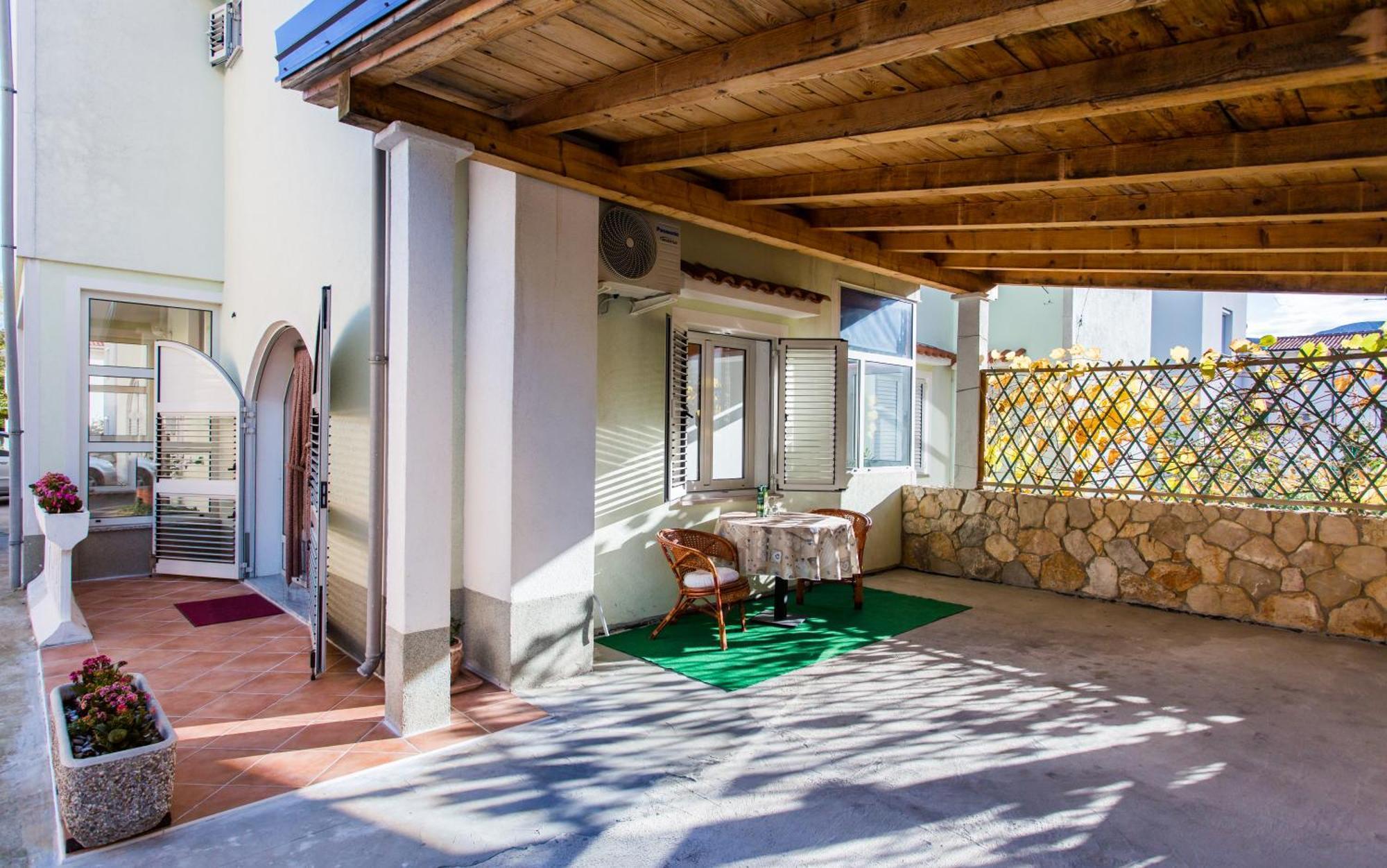 Apartments Luka 3 Baska  Bagian luar foto