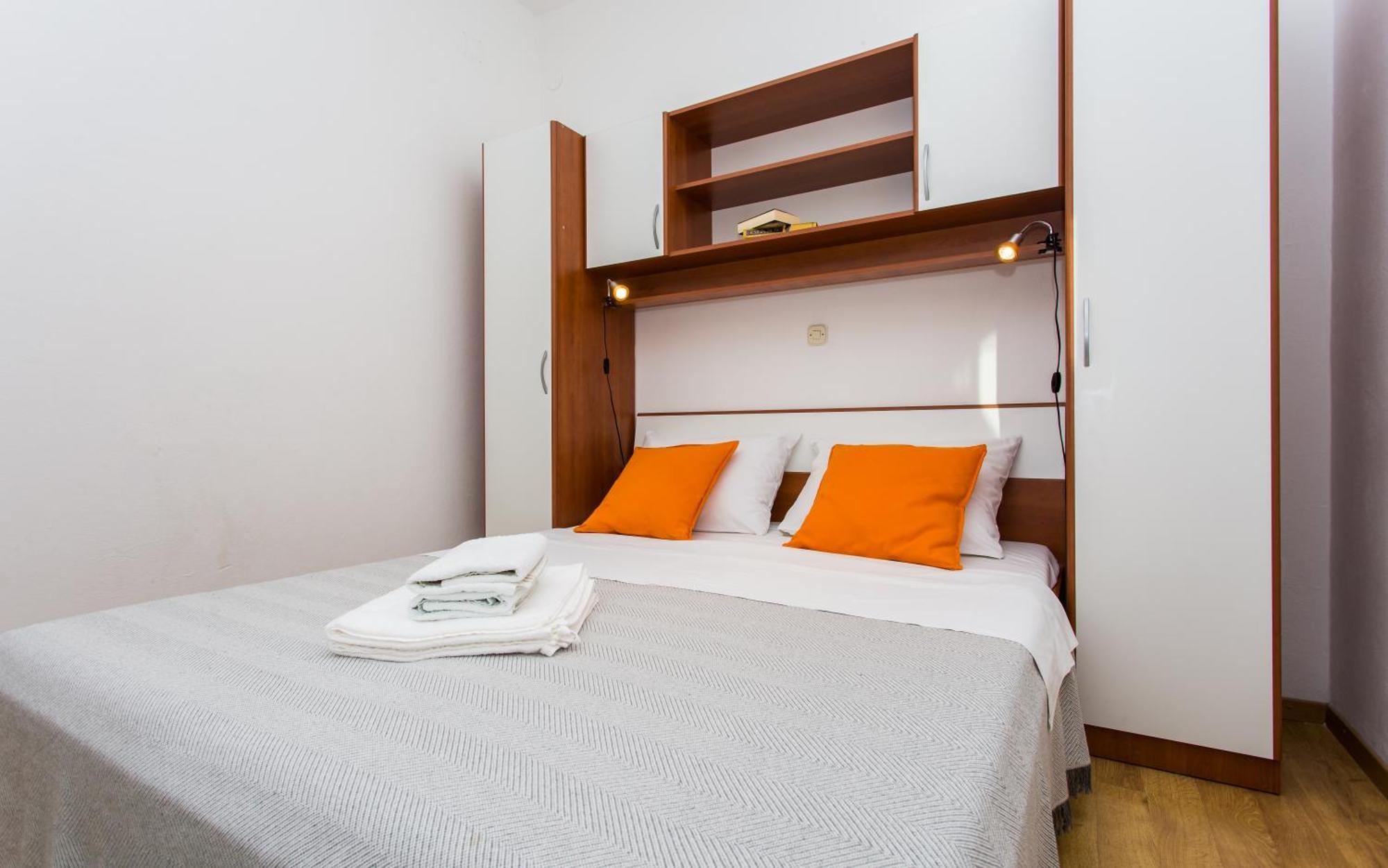 Apartments Luka 3 Baska  Bagian luar foto