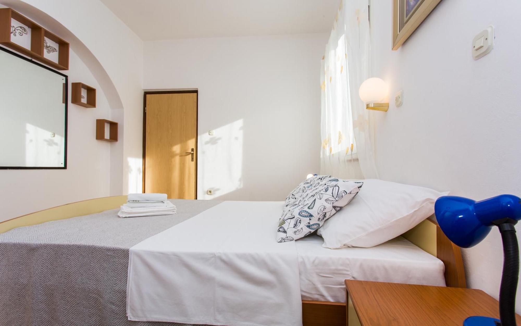 Apartments Luka 3 Baska  Bagian luar foto